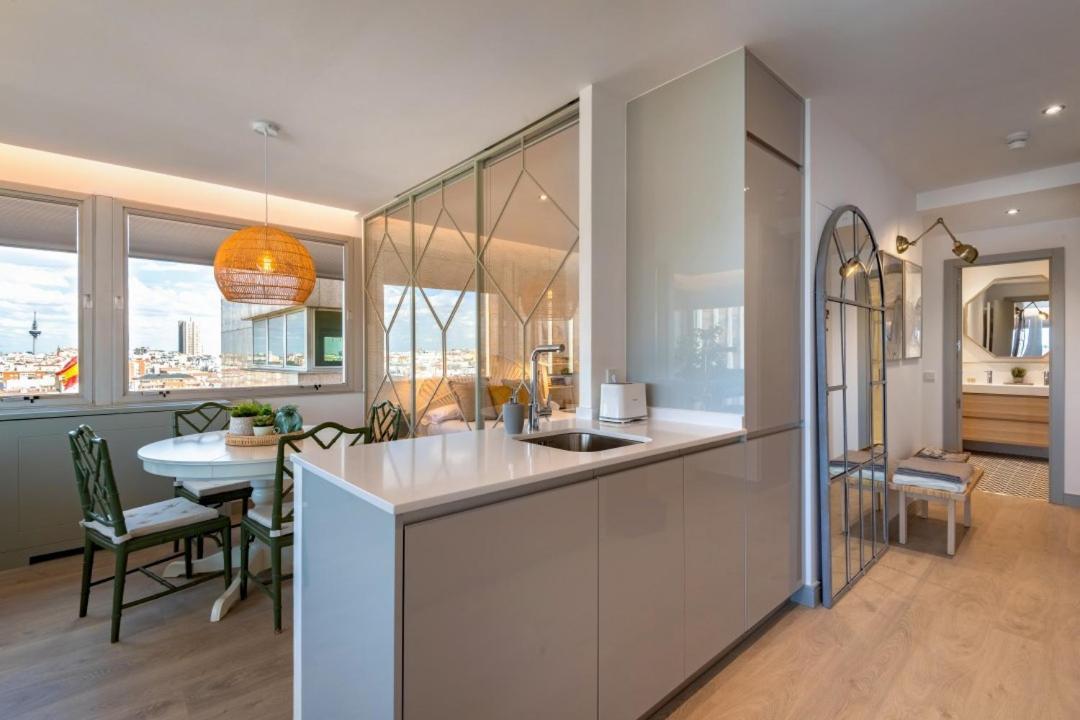 2 Bedrooms 1 Bathroom Furnished - Justicia - Incredible Views - Mintystay Мадрид Екстер'єр фото